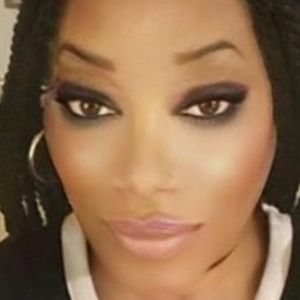 Meet your Posher, Lenora